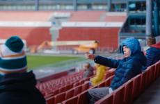 Por causa do coronavírus, as crianças vão estudar no Telia Parken, o maior estádio da Dinamarca, nas próximas sete semanas