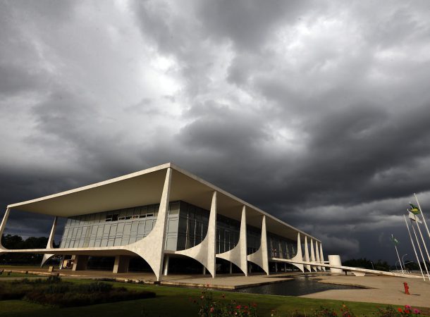 Palácio do Planalto, em Brasilia: em 2019, o Instituto V-Dem, da Suécia, já havia detectado que a democracia vive uma "erosão" no Brasil