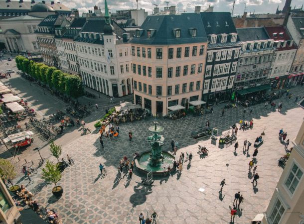 A praça de Strøget, em Copenhague, país que começou a retomar atividades após dois meses de forte isolamento social na pandemia